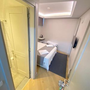 Kamer met een King Size Bed in de Kelder